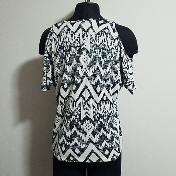 Stetson Cream & Black Cold Shoulder Aztec Top (S) - Picture 3 of 5
